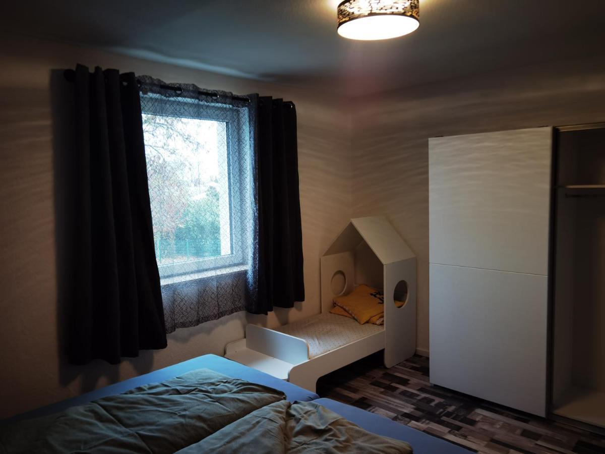 Modernes Behagliches Haus Mit Kamin, Terrasse Und Garten マクデブルク エクステリア 写真